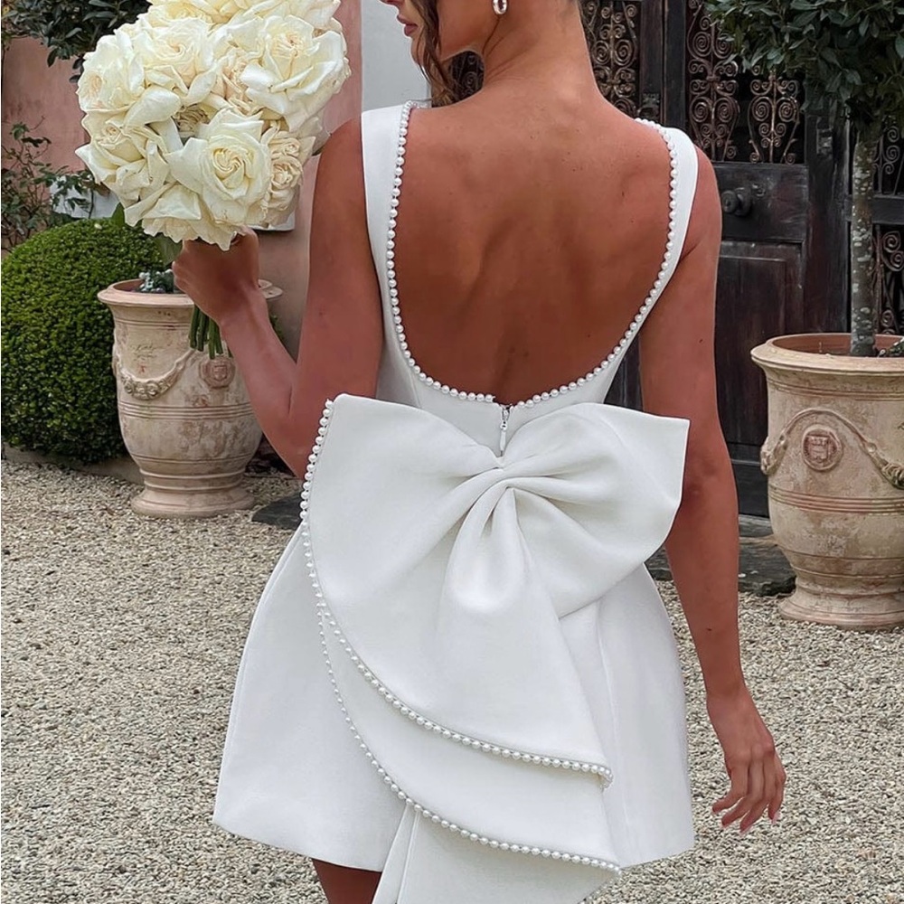 Chic Backless White Dress with Bow